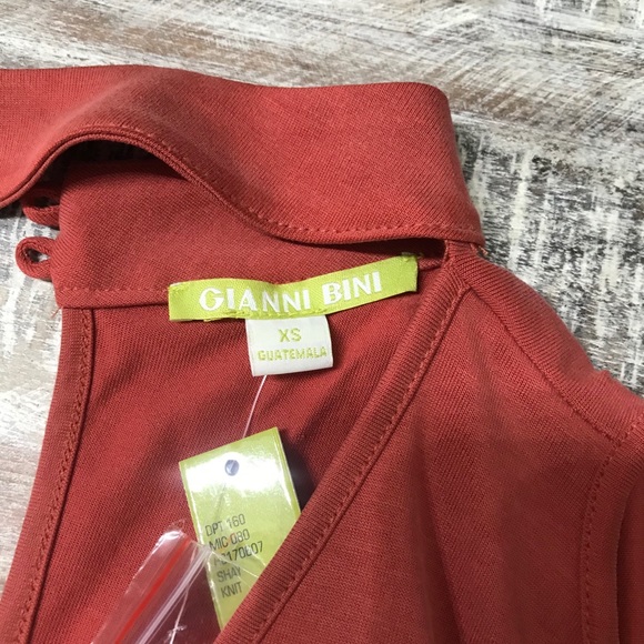 Gianni Bini burnt orange blouse with open arms - Picture 4 of 4